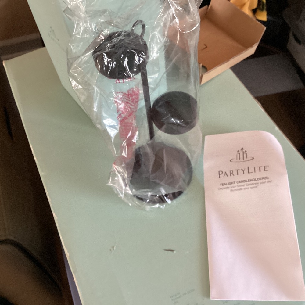 Tea light candle holder